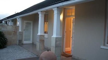 Guesthouse On Irvine Port Elizabeth Ngoại thất bức ảnh