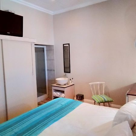 Guesthouse On Irvine Port Elizabeth Ngoại thất bức ảnh