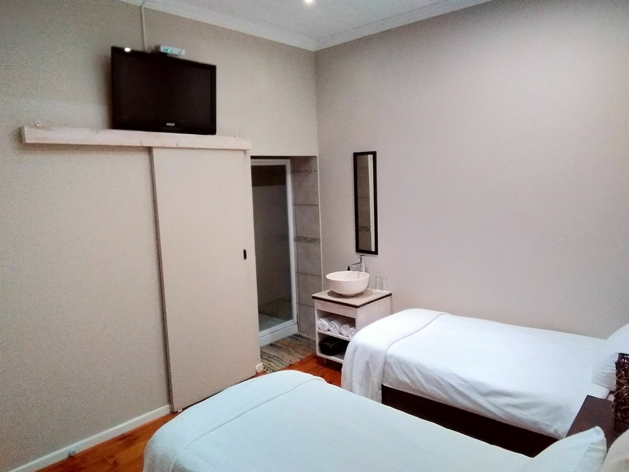 Guesthouse On Irvine Port Elizabeth Ngoại thất bức ảnh
